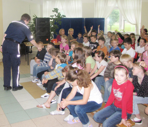 dzieci chętnie udzielały odpowiedzi na zadawane pytania