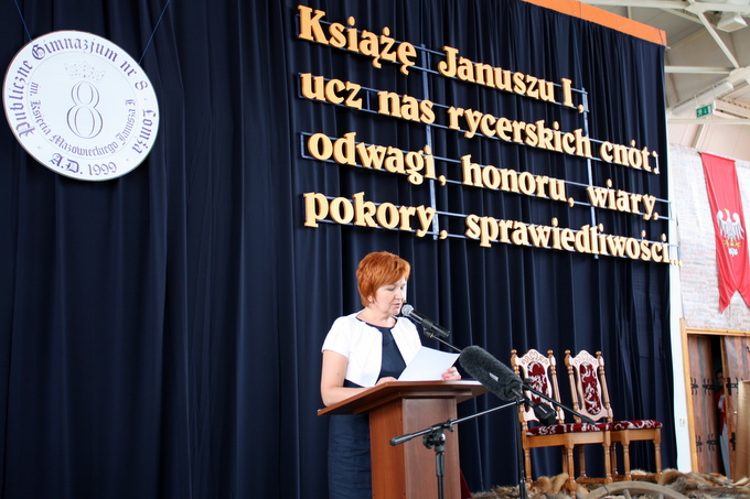 Dyrektor Publicznego Gimnazjum nr 8 Halina Dąbrowska