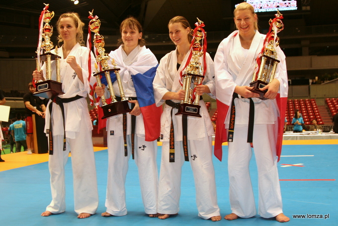 cztery najlepsze zawodniczki Mistrzostw Świata w Karate Kyokushin