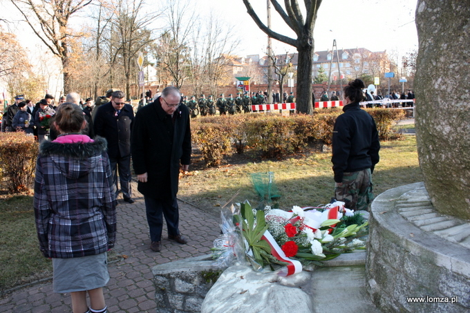 kwiaty złożono również pod pomnikiem Harcerzy Ziemi Łomżyńskiej