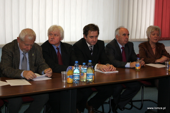Prof. dr hab. Andrzej Zawiślak, Marek Głogowski, z-ca Prezydenta Łomży Beniamin Dobosz, Wiceprzewodniczący Rady Miejskiej Zbigniew Lipski, z-ca Prezydenta Łomży Mirosława Kluczek