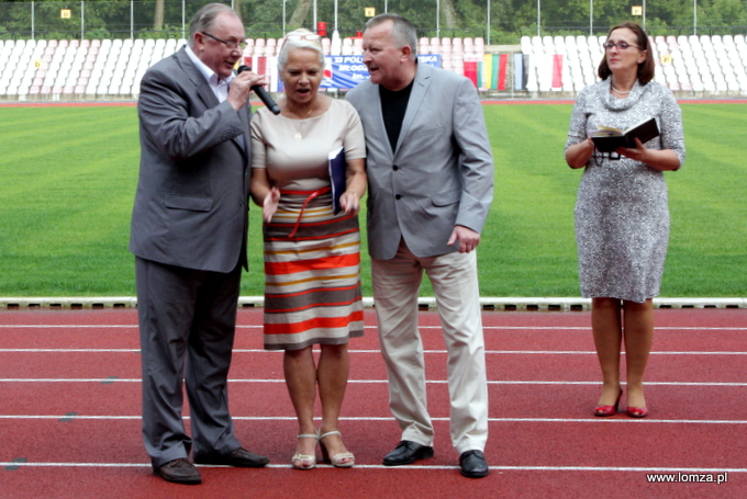 Igrzyska Polonijne Otworzyli Prezydent Łomży Mieczysław Czerniawski, Hanka Gałązka oraz Wojciech Kudlik z Ministerstwa Sportu