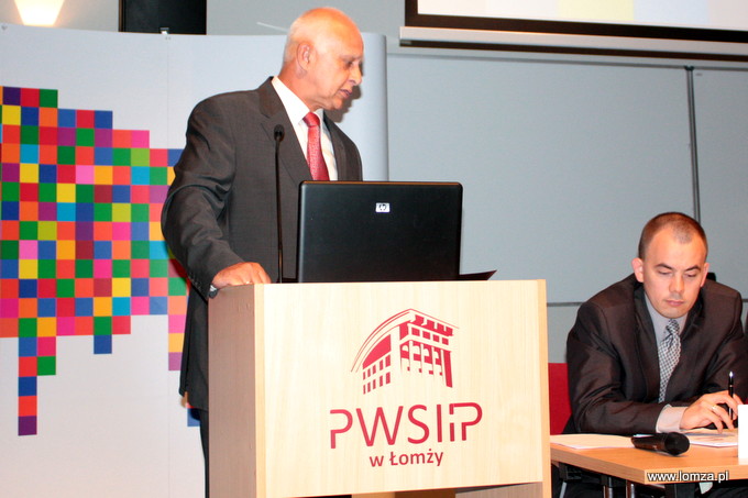 Marszałek Województwa Podlaskiego Jarosław Dworzański i Daniel Górski - dyrektor departamentu zarządzania RPO w Urzędzie Marszałkowskim Województwa Podlaskiego