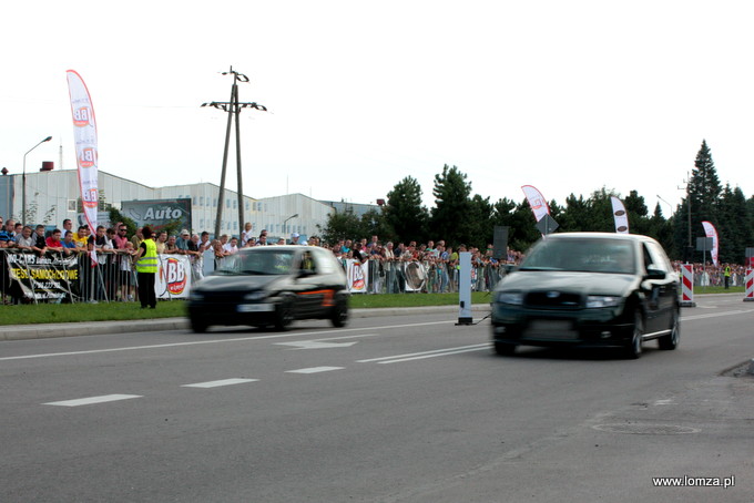 wyścigi na 1/8 mili na ulicy Spokojnej w Łomży