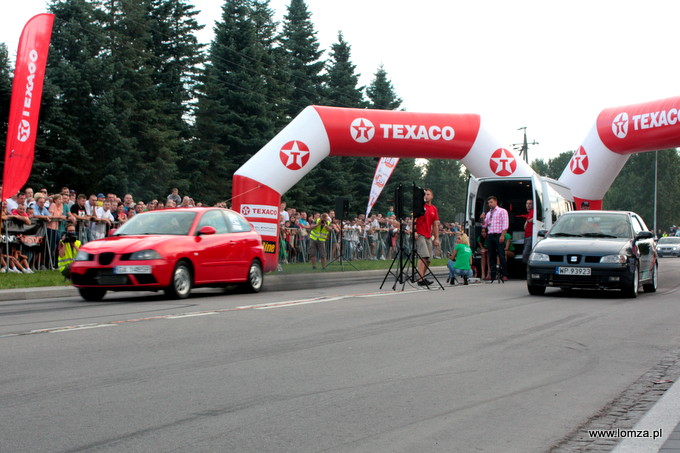 wyścigi na 1/8 mili na ulicy Spokojnej w Łomży