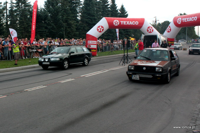 wyścigi na 1/8 mili na ulicy Spokojnej w Łomży