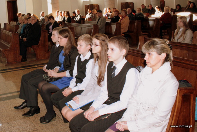 w Mszy Św. uczestniczyła również młodzież szkolna