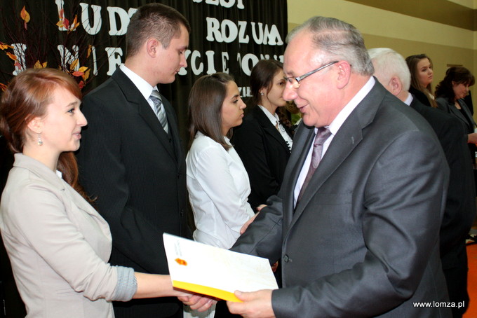 Stypendia Prezydenta Miasta Łomża za szczególne osiągnięcia naukowe dla uczniów szkół ponadgimnazjalnych
