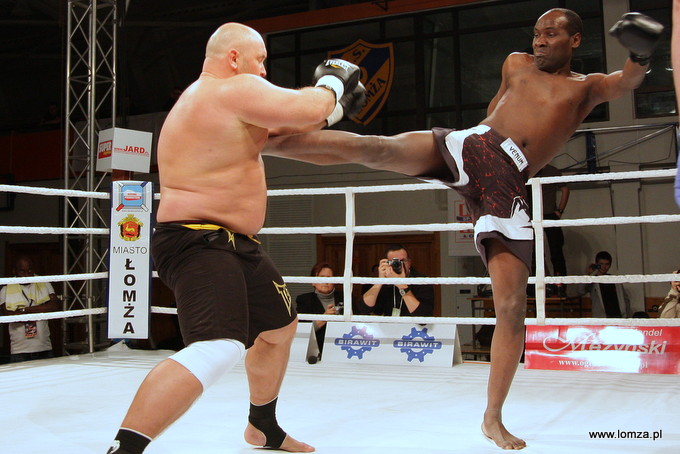 Kamil Bazelak vs. James Smith