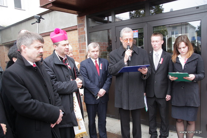 Wiesław Czupryński odczytuje listę łomżyńskich ofiar Katynia