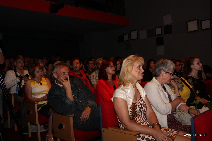 publiczność szczelnie wypełniała salę Teatru Lalki i Aktora nie tylko podczas uroczystego zakończenia festiwalu