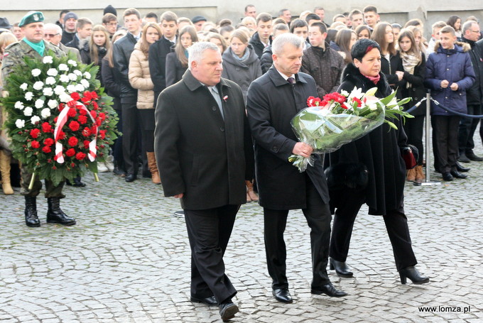 kwiaty składa Jacek Piorunek - Członek Zarządu Województwa Podlaskiego