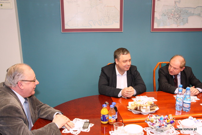 Prezydent Łomży Mieczysław Czerniawski, Krzysztof Bil-Jaruzelski oraz prof. Tadeusz Iwiński