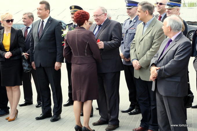 od kupców Prezydent otrzymał bukiet kwiatów