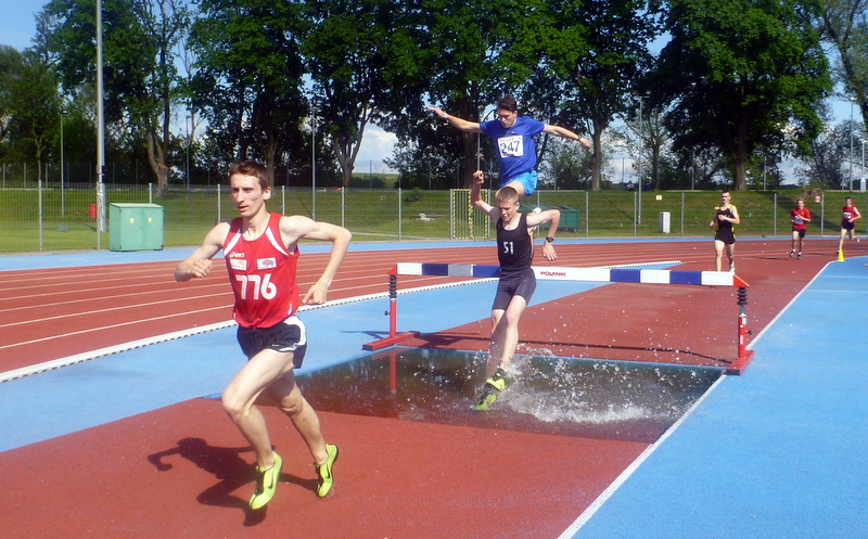 po raz pierwszy na łomżyńskim stadionie  rozegrana konkurencja - bieg z przeszkodami