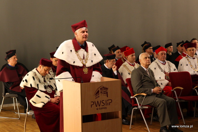 rektor PWSIiP prof. dr hab. Robert Charmas