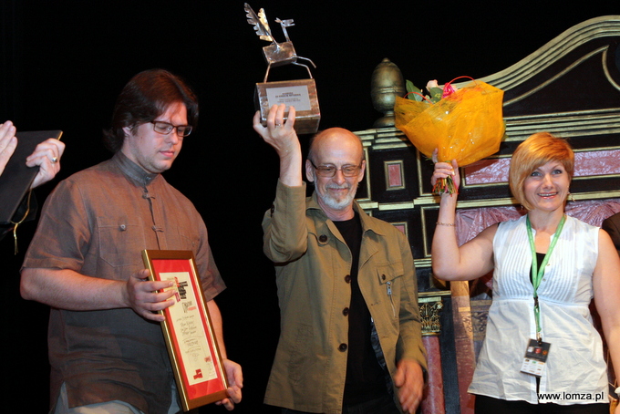 nagrodę za kreacje aktorskie w przedstawieniu „Niedźwiedź” Teatru Lalek z Kostromy w Rosji odebrali Tatyana Buldakova, Sergey Ryabinin, Dmitrii Smirnov