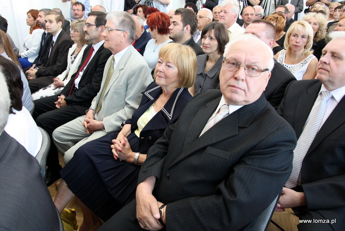 Gorącymi oklaskami szkolna społeczność powitała wieloletniego dyrektora I LO Zygmunta Zdanowicza