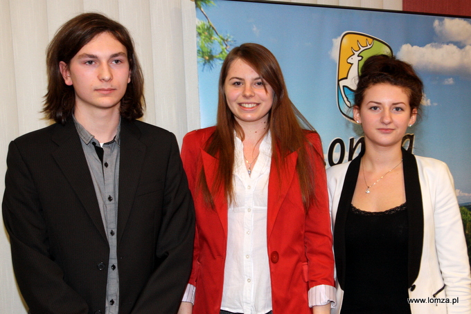 pomysłodawcy przeprowadzenia prawyborów w łomżyńskich szkołach ponadgimnazjalnych: Adam Iwanowski, Katarzyna Pawelczyk, Diana Grzymała