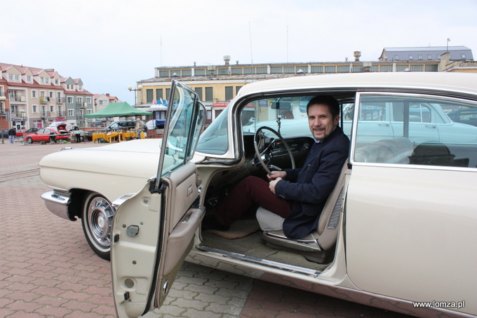 Zastępca Prezydenta Łomży Andrzej Garlicki w Cadillacu Fleetwood z 1960 r.