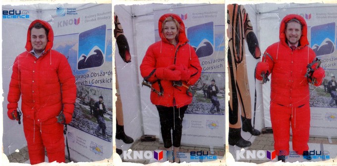 Prezydent Łomży i jego zastępcy w specjalnych kombinezonach, używanych przez polarników