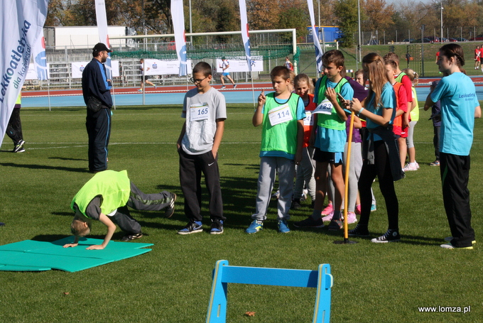 zawody dla dzieci w mini miasteczku lekkoatletycznym