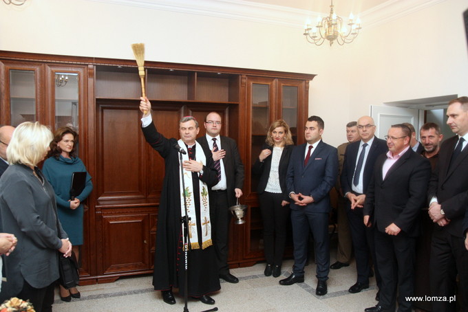 budynek poświęcił ks. bp. Tadeusz Bronakowski