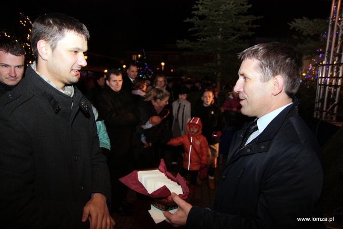 dzielenie się opłatkiem i składanie życzeń