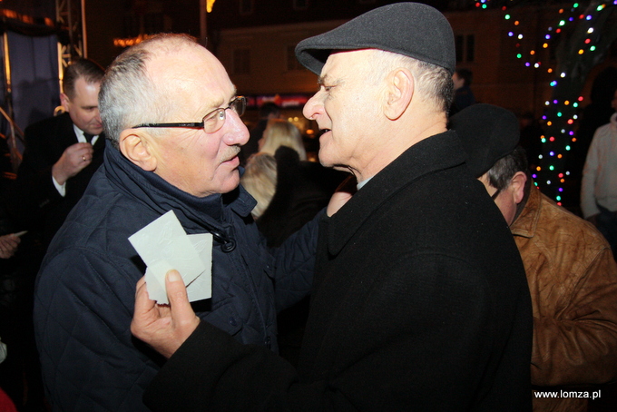 dzielenie się opłatkiem i składanie życzeń