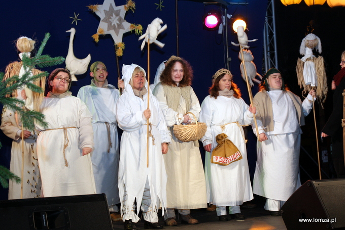 na scenie wystąpiła grupa z Warsztatów Terapii Zajęciowej