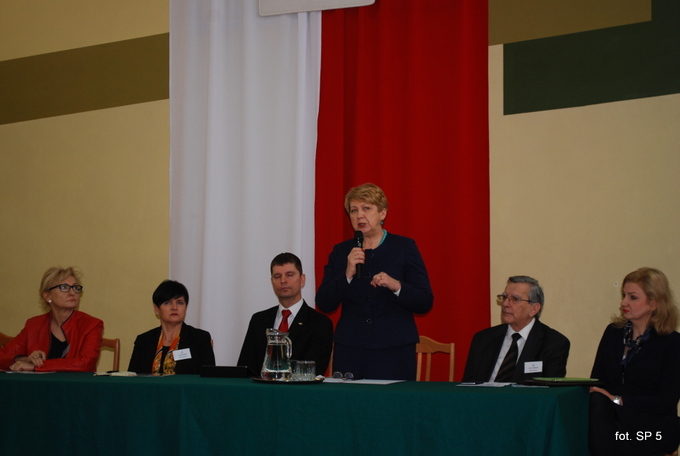 Wiceminister Edukacji Narodowej Teresa Wargocka spotkała się w SP 5 z przedstawicielami łomżyńskich szkół