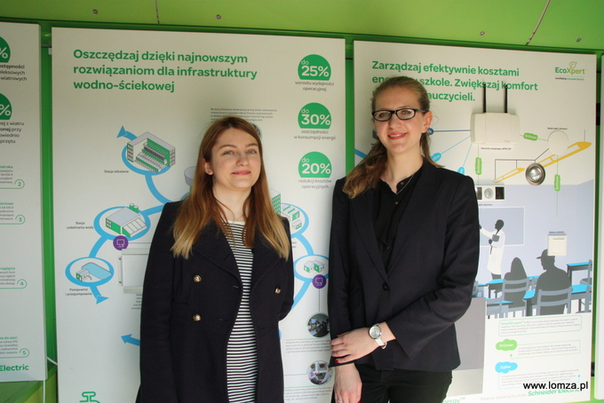 Ekspertki autobusu energetycznego - Marzena Cybulska (z lewej) i Dominika Witak (z prawej)