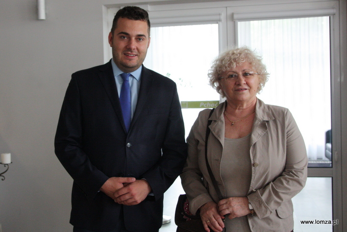 Prezydent Łomży Mariusz Chrzanowski (z lewej) oraz Olivera Dobricanin, konsul i pierwszy radca w Ambasadzie Republiki Serbii (z prawej)