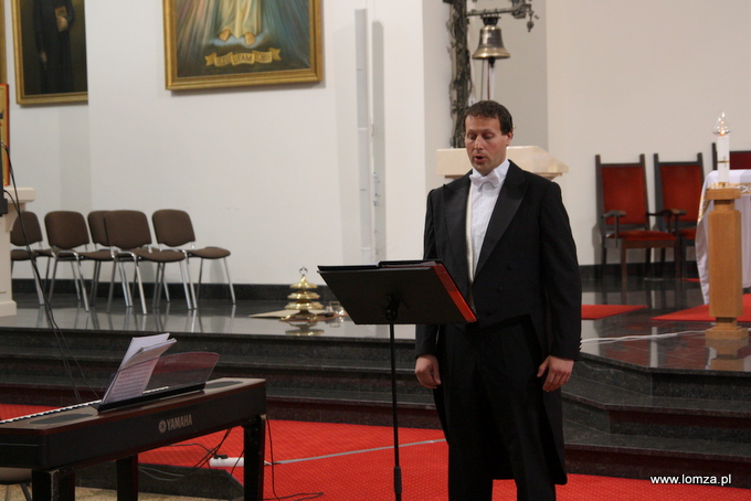 Djordj Tomić zaśpiewał basem i barytonem