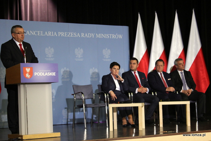 przy mównicy Andrzej Adamczyk, Minister Infrastruktury i Budownictwa