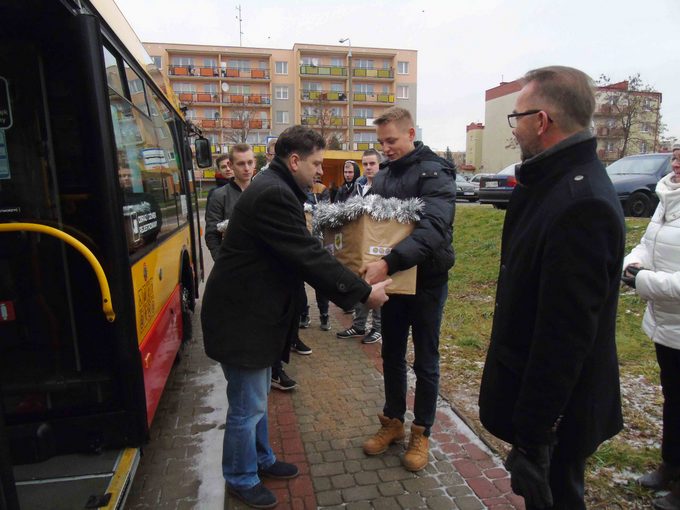 Uroczyste przekazanie księgozbioru
