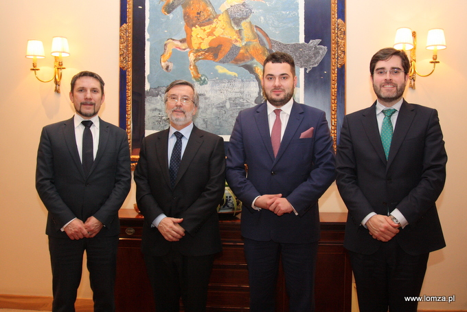Drugi od lewej Agustín Núñez Martínez, ambasador Królestwa Hiszpanii