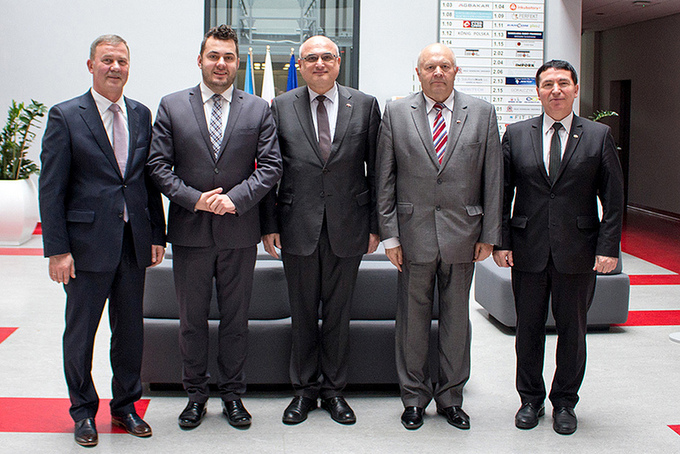 Od lewej: Andrzej Kiełczewski - prezes PPŁ, Mariusz Chrzanowski - Prezydent Łomży, Emil Savov Yalnazov - ambasador Republiki Bułgarii w RP, Witold Karczewski - konsul honorowy Republiki Bułgarii w Białymstoku i Yordan Draganchev - radca handlowy bułgarskiej ambasady 