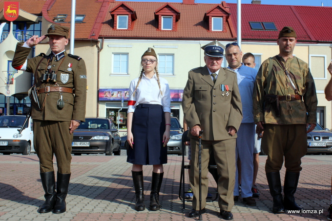 w spotkaniu mieszkańców na Starym Rynku wziął udział uczestnik Powstania Warszawskiego Mieczysław Bruszewski ps. Pudel