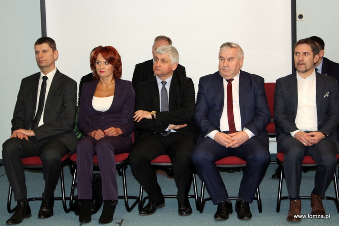 w konferencji prasowej uczestniczyli również posłowie Bernadeta Krynicka, Kazimierz Gwiazdowski, Dariusz Piontkowski, Wojewoda Podlaski Bohdan Paszkowski oraz zastępca Prezydenta Łomży Andrzej Garlicki