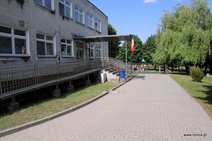 nowy ciąg pieszo - jezdny przed wejściem do przedszkola