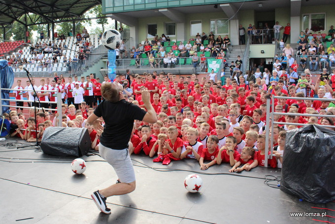 Pokaz Freestyle Football w wykonaniu Adriana Duszaka 