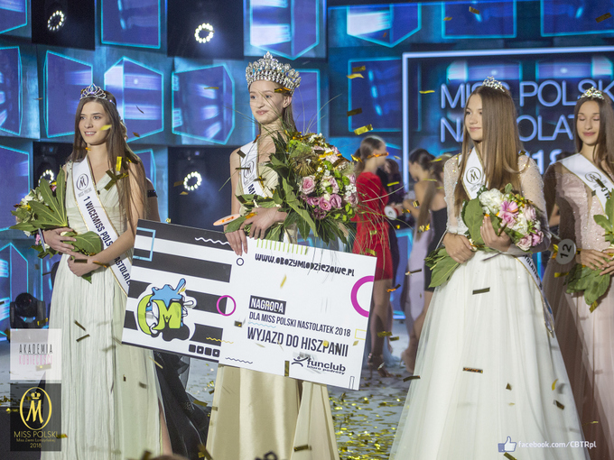 Zuzanna Poteraj z koroną Miss Polski Nastolatek (fot. Paweł Wądołowski)