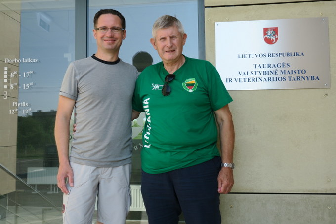 Od lewej: dr Kestutis Patasius, Kierownik Rejonowego Inspektoratu w Taurogach oraz dr Marian Czerski, Przewodniczący Oddziału Łomżyńsko -Ostrołęckiego Polskiego Towarzystwa Nauk Weterynaryjnych
