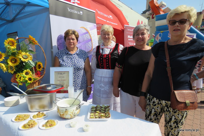Laureatki konkursu "Zasmakuj w Łomży" częstowały swoimi smakołykami
