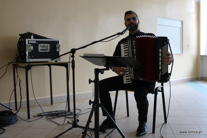 O oprawę muzyczną zadbał akordeonista Michał Sawicki 
