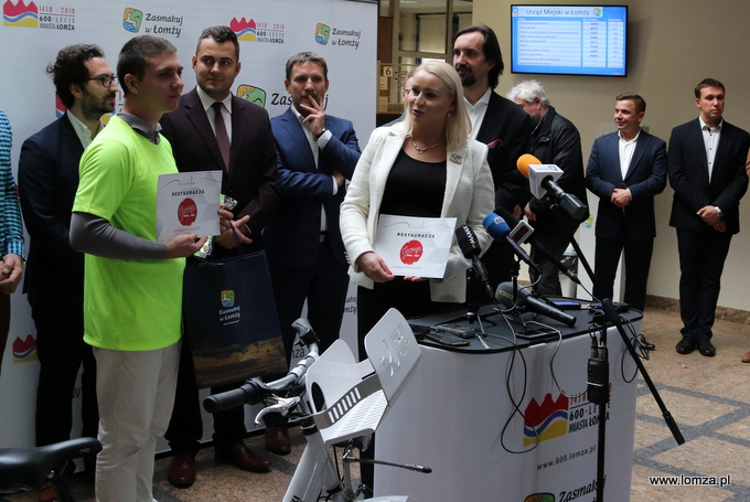 nagrody najaktywniejszym użytkownikom sytemu roweru miejskiego przekazała również Iwona Gosk, właścicielka Bosch Service oraz Garage Grill & Bar