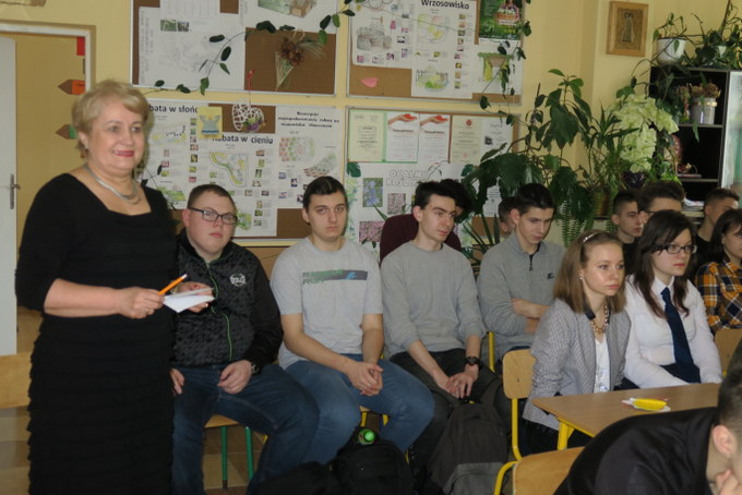 Nauczyciel "Wety" Ewa Czerska ze swoją klasą (kierunek - architektura
krajobrazu)