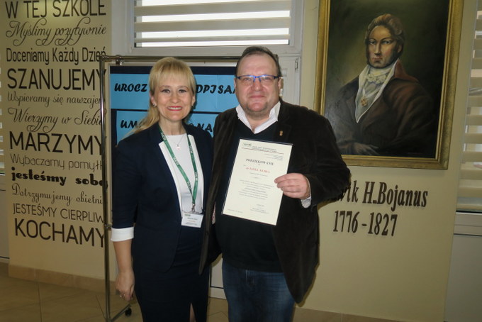 Bogumiła Olbryś Dyrektor Zespołu Szkół Weterynaryjnych i Ogólnokształcących nr 7 w Łomży oraz dr Jacek Kurek