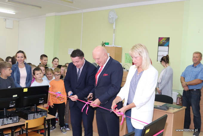 Symboliczne przecięcie wstegi